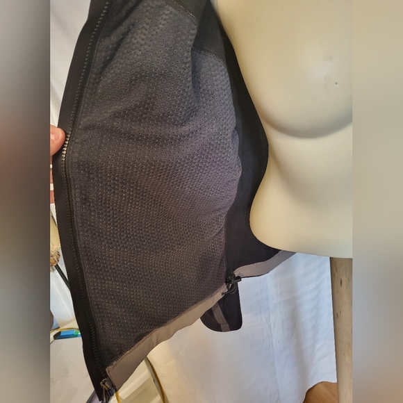 NWOT Mountain Hard Gear Black and Gray Jacket, Size Small - Picture 8 of 12